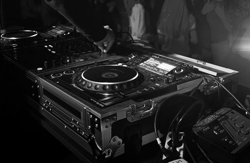 Banner Content Image: https://www.dynamic-distribution.net/images/banner/source/Flightcases-%26-Equipment-Bags-min.OFZ3Dgd080.jpg?t=1718024651