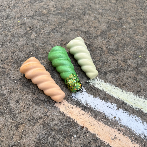 Twee Handmade Sidewalk Chalk - Giganotosaurus Teeth